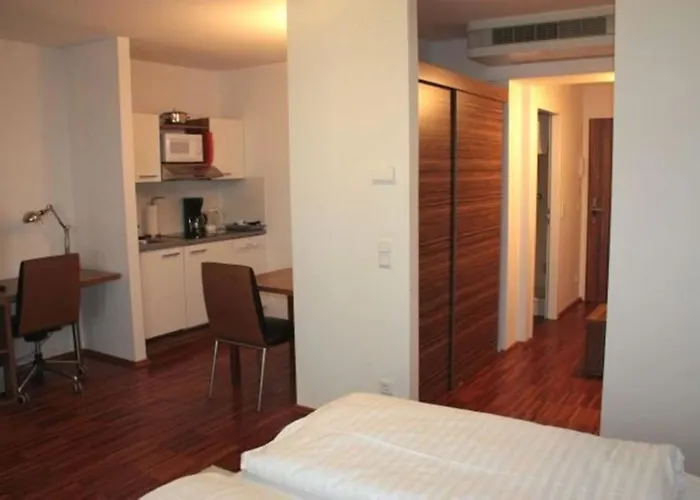 Royal Living 4*
