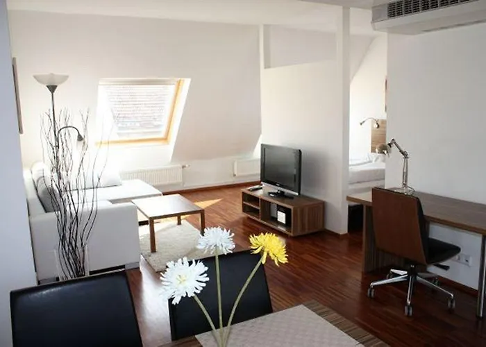 Royal Living 4*